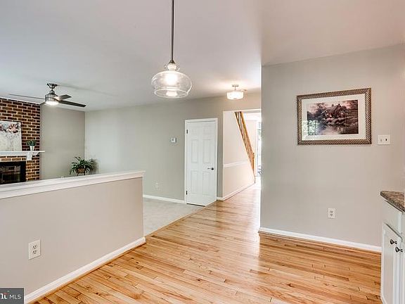 3rd image of 11607 Lakewater Ln