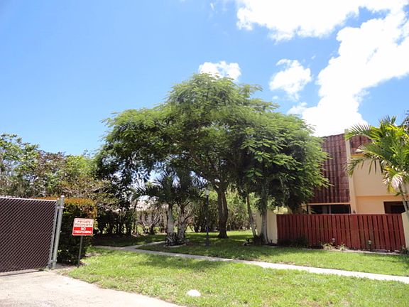 2nd image of 2942 Genoa Pl