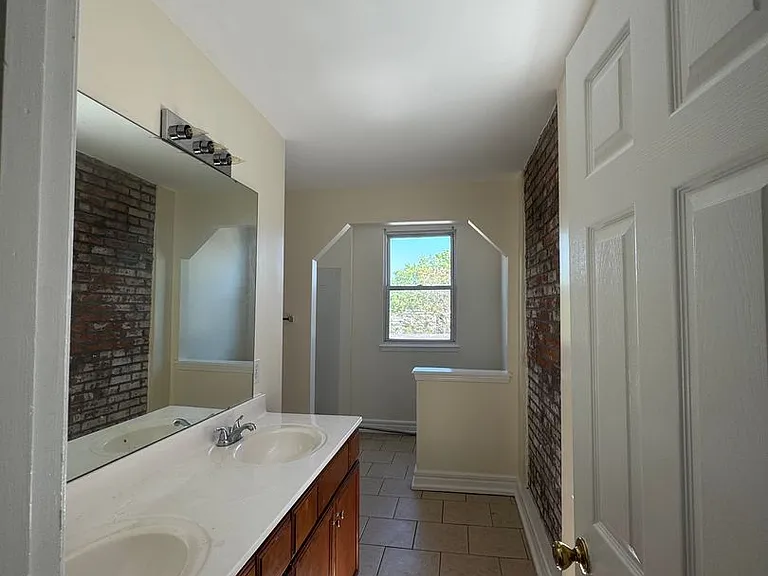 2027 Russell Blvd. — Photo 7