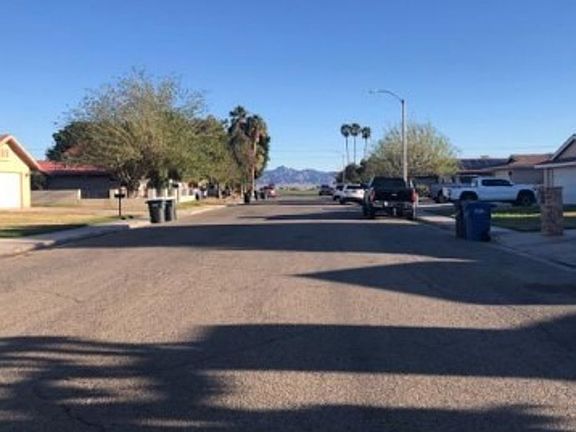 Exterior Neighborhood (street photo)