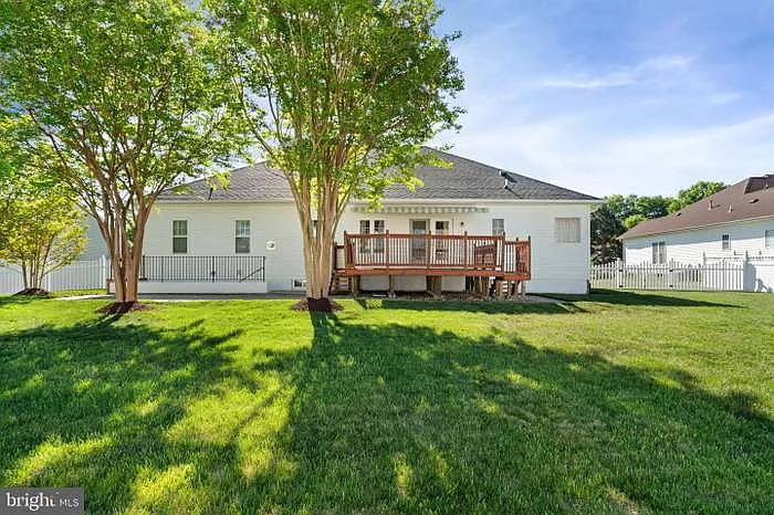 2707 Glendas Way — Photo 15