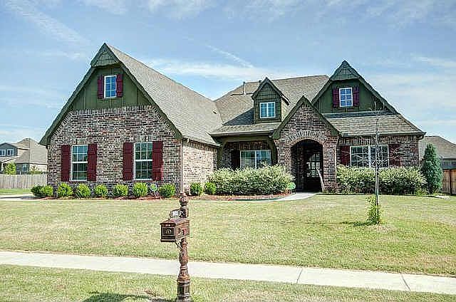 Gorgeous home w/sub pool