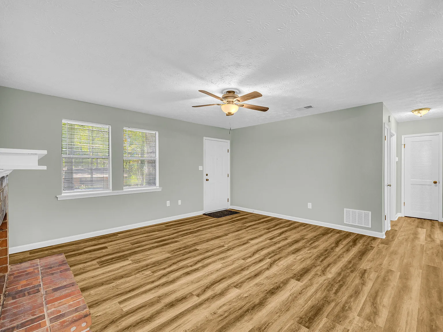 2 bed, 950 sqft, $1,350 — Photo 4