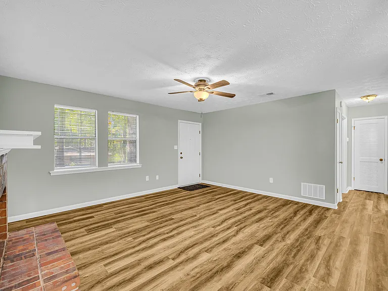 117 Blackmor Ct — Photo 4