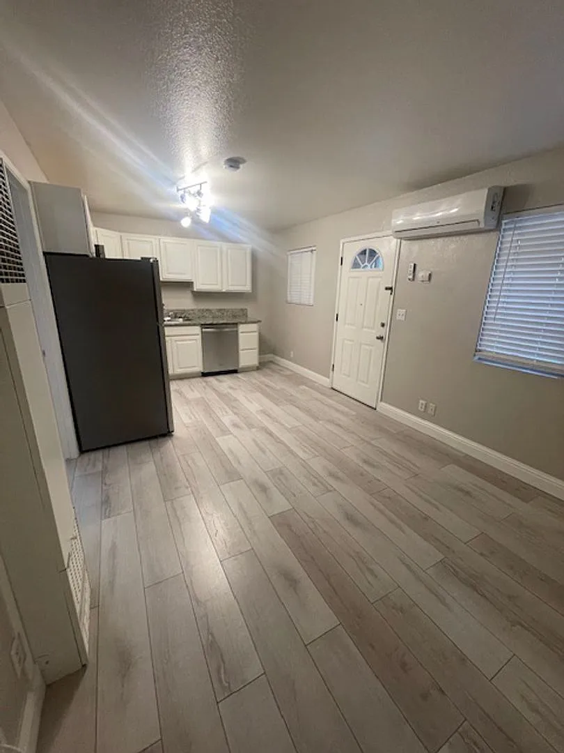 417E — Photo 2