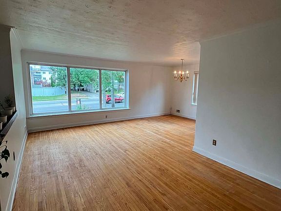 3rd image of 3715 Saint Clair Ave E