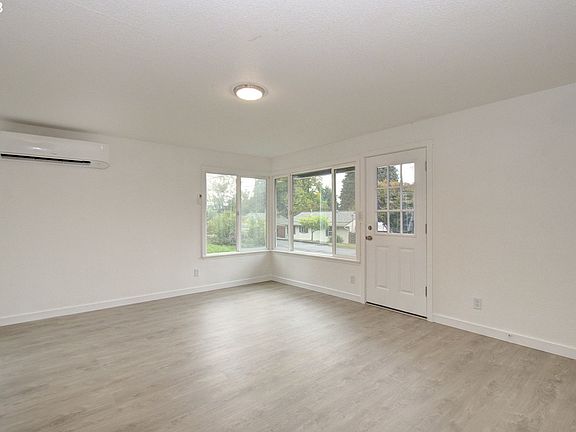 5th image of 4005 E 15th St