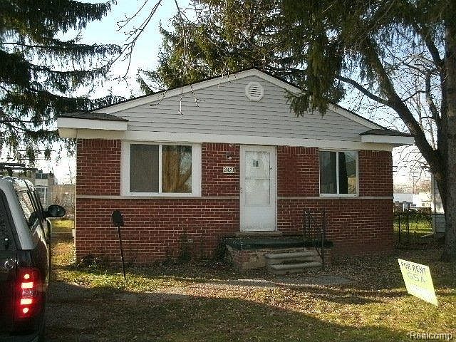 1st image of 2421 McDowell St