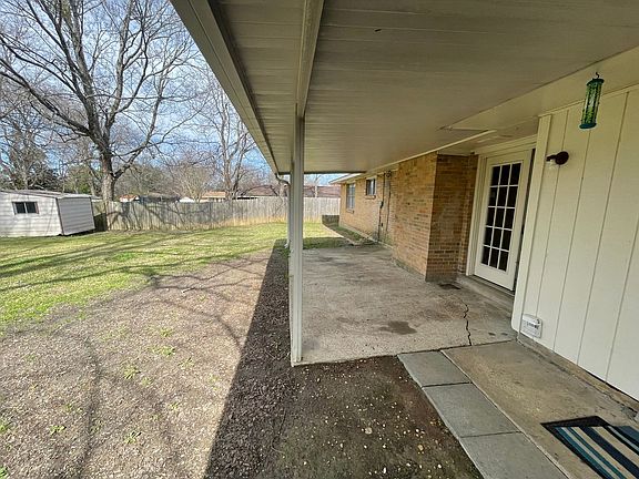 3rd image of 2108 E Aberdeen Dr