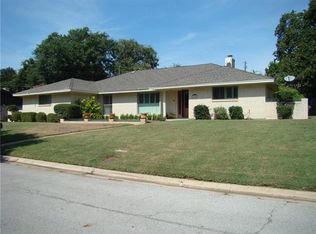 856 Wheelwood Dr, Hurst, TX 76053