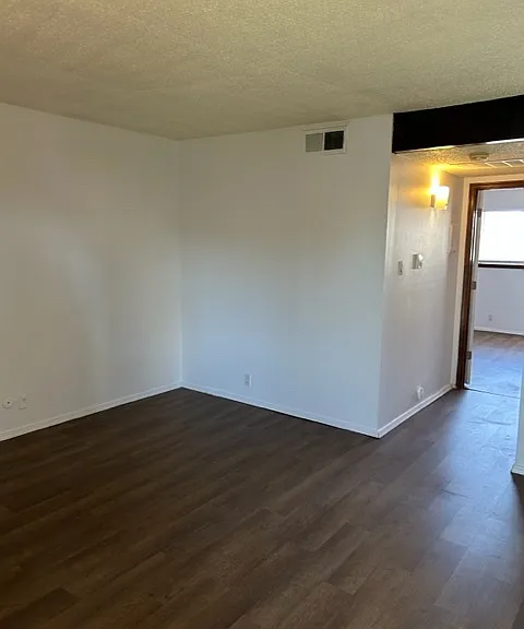 Huge Nob Hill 1 Bedroom w/ Garage, Storage, Ref. Air, & Updates — Photo 32