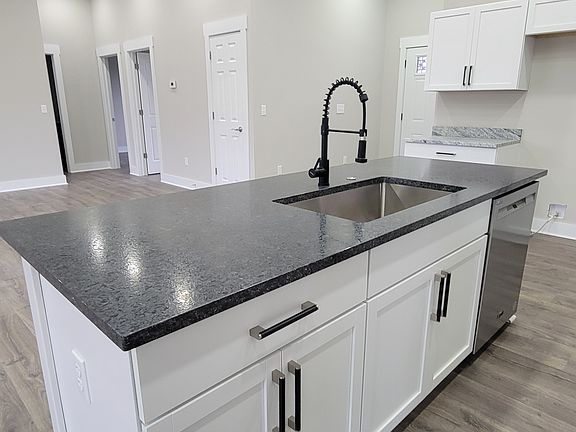 5th image of 405 Sugar Maple Ln