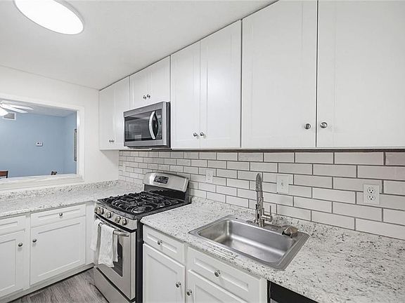4th image of 703 Woodcliff Dr