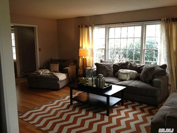3rd image of 32 University Dr