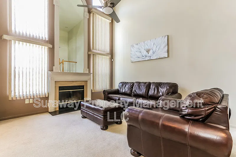 3 bed, 2.5 bath, 1950 sqft, $2,900 — Photo 3