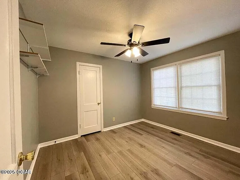 3301 S Pearl Ave — Photo 5