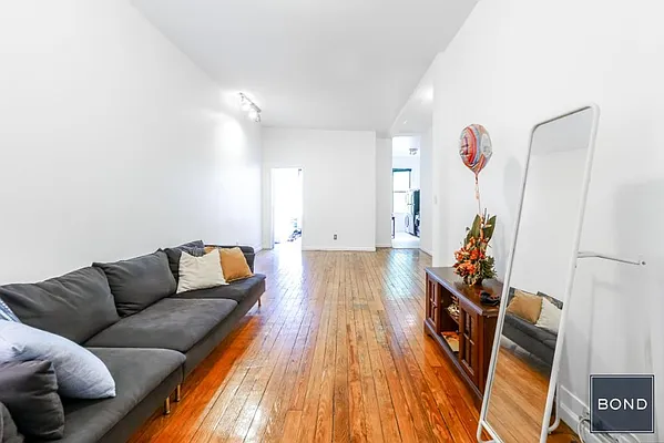 Rented by Bond New York | media 1