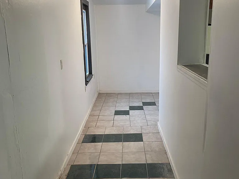 375 Allyn St — Photo 22