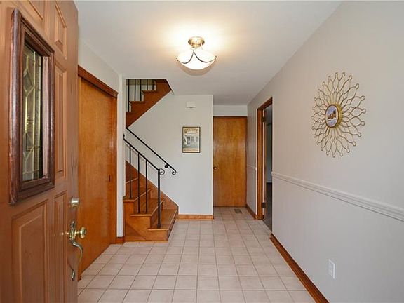 2nd image of 2447 Tanglewood Dr