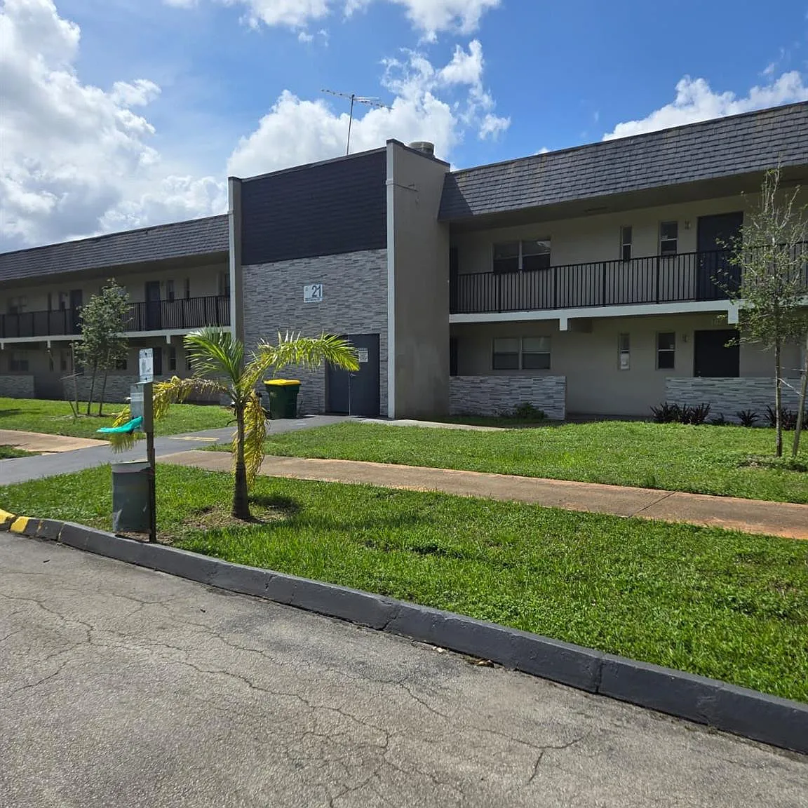 1 bed, 1.5 bath, 750 sqft, $1,500 — Photo 1
