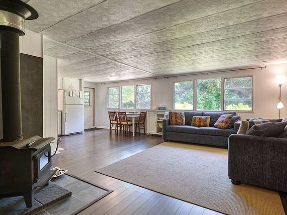 4th image of 41 Manitoba Way