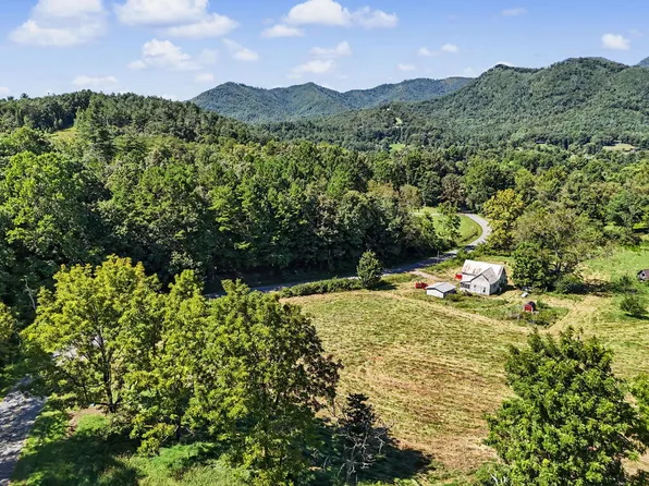 323 Burch Cove Rd, Hayesville, NC 28904