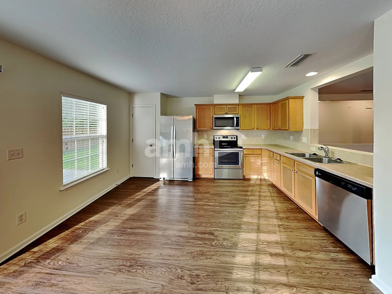3 bed, 2.0 bath, 1591 sqft, $2,295 — Photo 3
