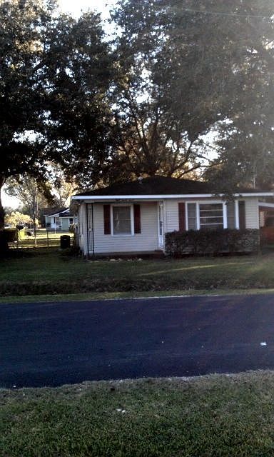 2nd image of 827 3rd St