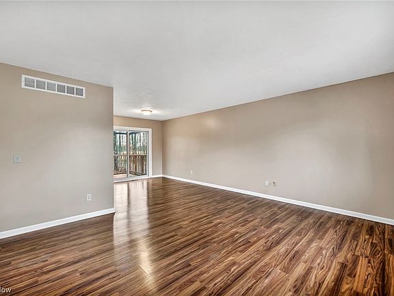 3rd image of 1036 Greenwich Ave