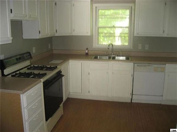 3rd image of 2203 Merriam Ln
