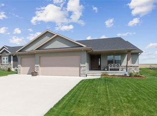 508 Prairie Hill Dr, Atkins, IA 52206