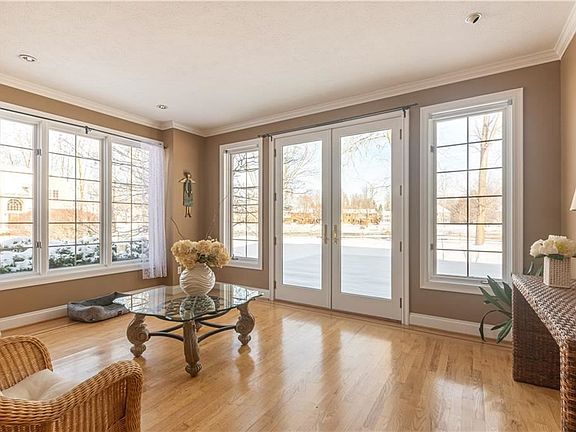 4th image of 69 Woodfield Dr