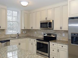 584 River Rd #14, Edgewater, NJ 07020