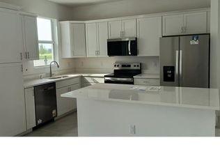 100 Longwood Lake Sq, Loxahatchee, FL 33470