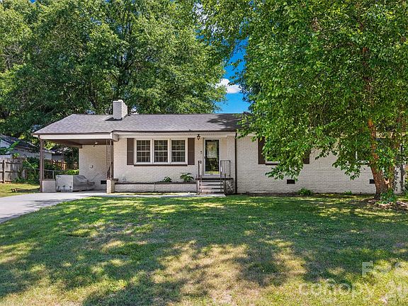 2nd image of 2323 Hedgewood Cir