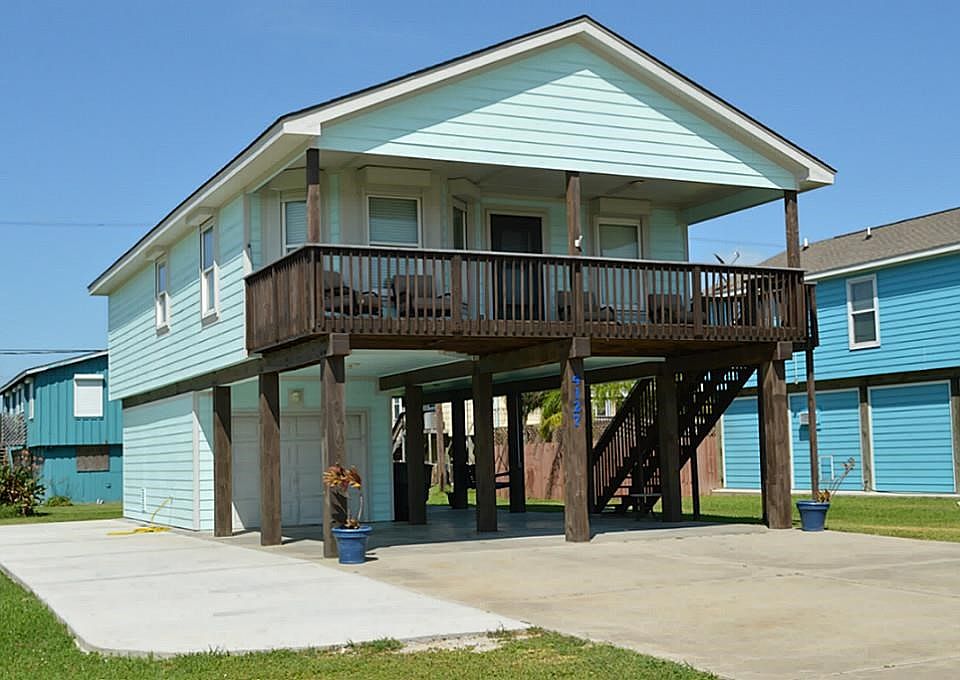 Welcome Home! Recently updated, READY to move in!