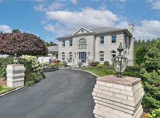 102 Cranberry Ter, Cranston, RI 02921