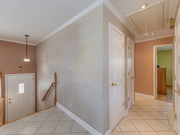 2nd image of 724 Wildwood Ln