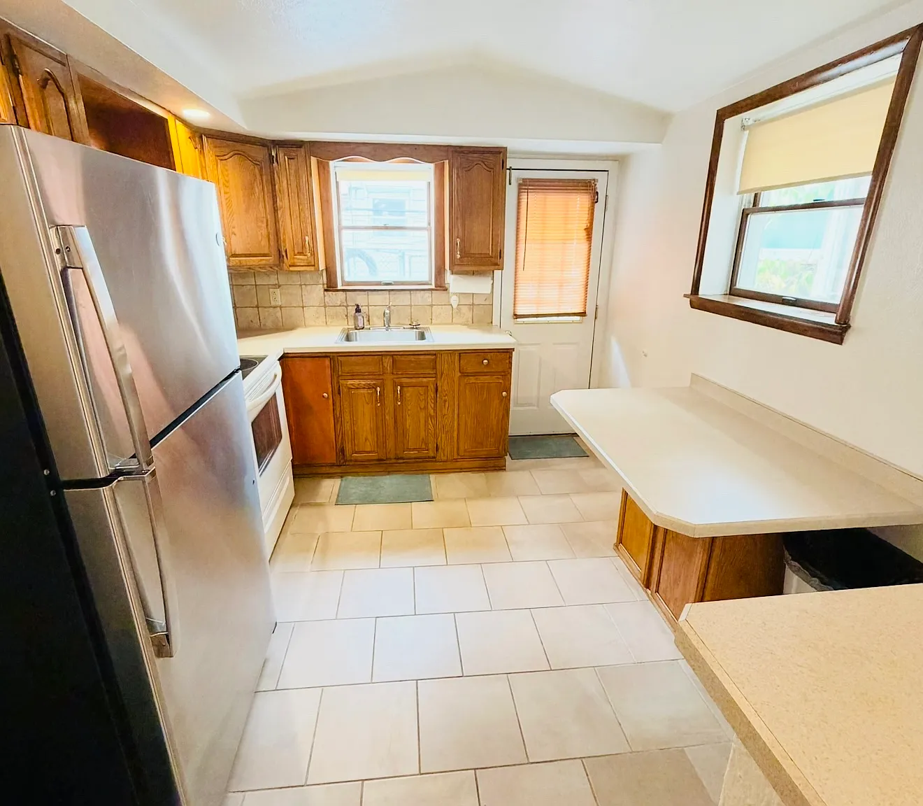 3 bed, 1334 sqft, $1,950 — Photo 3