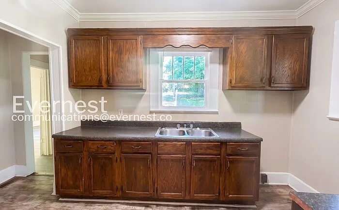 3 bed, 2.0 bath, 1400 sqft, $950 — Photo 2
