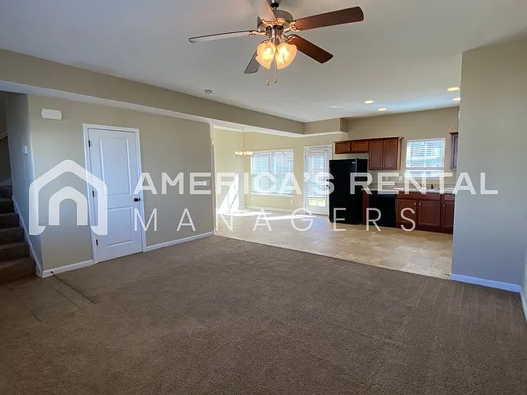 133 The Heights Dr — Photo 4