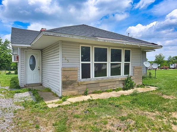 343 S 1st St SE, Clay City, IL 62824