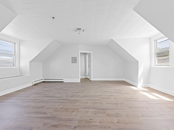 3rd image of 821 Parker St Floor 3