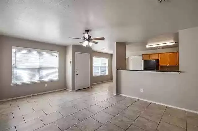 1316 Pine Ln — Photo 3