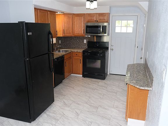 5th image of 616 Sara Ln
