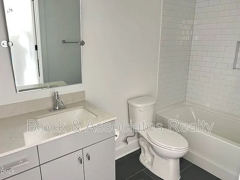 615-112 Daniels St — Photo 6