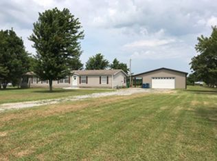 709 Walnut Grove Rd, Fairfield, IL 62837