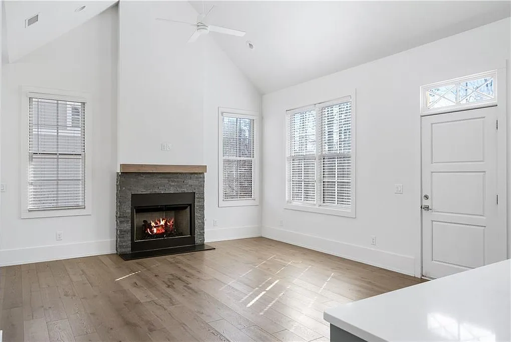2 bed, 2.0 bath, 1379 sqft, $3,400 — Photo 4