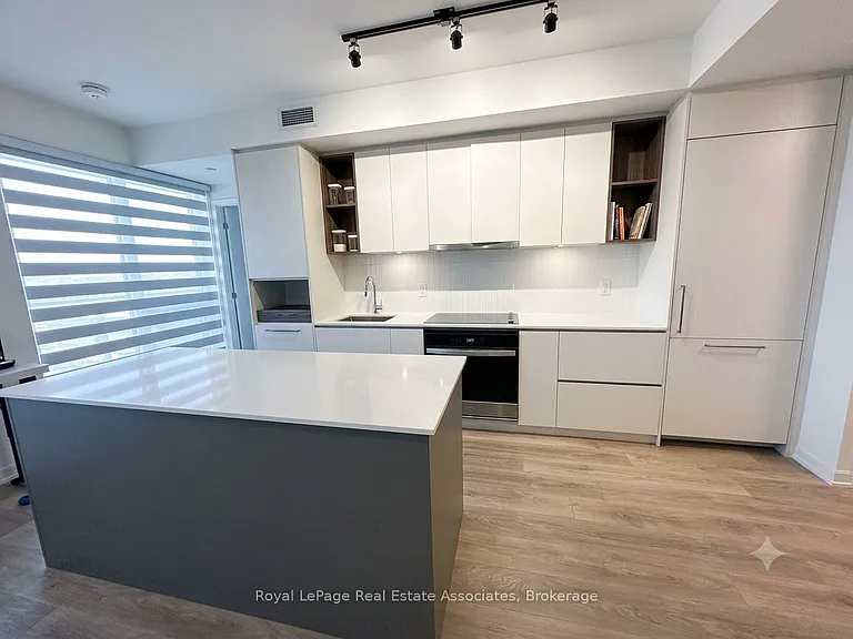 1285 Dupont St — Photo 9