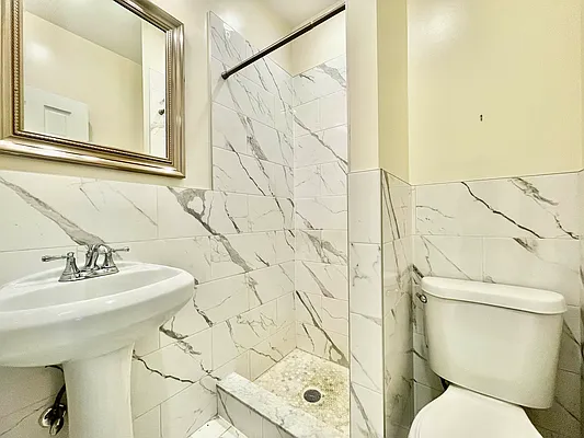 Rented by HOLTON REAL ESTATE INC. | media 13